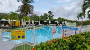 Le Mahogany Bleu, Sainte-Anne